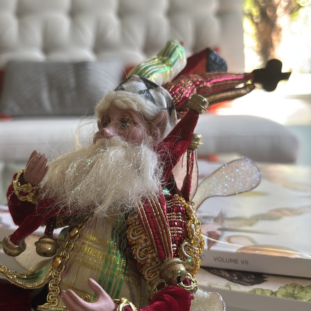 Mark Robert’s Santa elf. - Picture 3 of 7